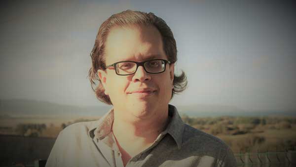 Fernando Albert Psychic Medium, psychic healer, tarot cards, animal communication, and shamanism.